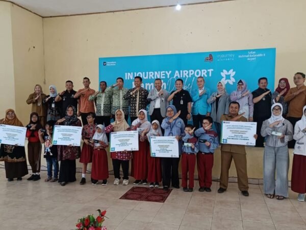 Injourney Ramah Difabel, PT Angkasa Pura Indonesia Bandara SMB II Salurkan Bantuan Kacamata untuk Siswa SLBN Pembina