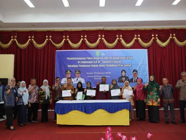 Teguhkan Komitmen Pelayanan, Kepala Dinas Pendidikan Provinsi Sumatera Selatan Pimpin Penandatanganan Pakta Integritas ASN & PPPK SLB se-Sumsel